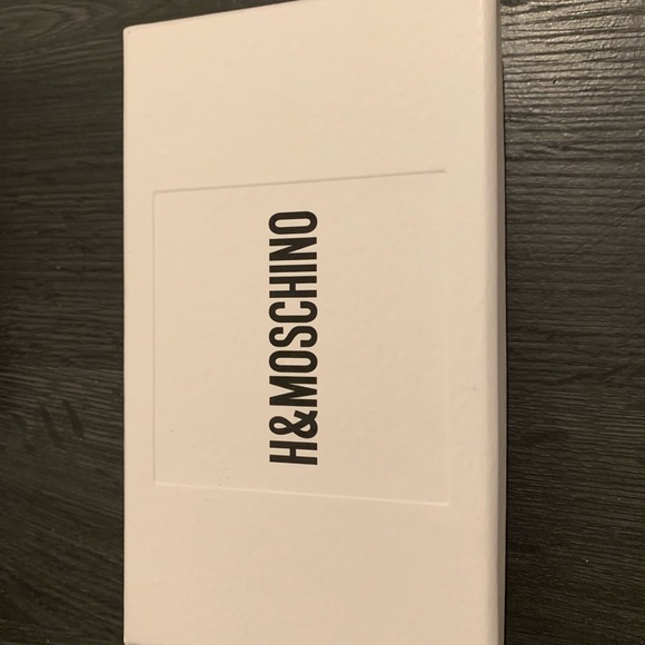 H&MxMoschino Gold Chain Hoop Earrings - Picture 3 of 4